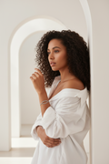 Aura Knot Bracelet — Silver delicate bracelet silver-tone with knot detail lifestyle shot worn on model against neutral background, ZARIÉ fine jewellery ÉLORA collection