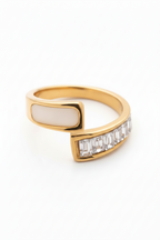 Aurélia Band fine jewellery piece on clean white background, product flat lay, ZARIÉ fine jewellery SÉRÉNITÉ collection
