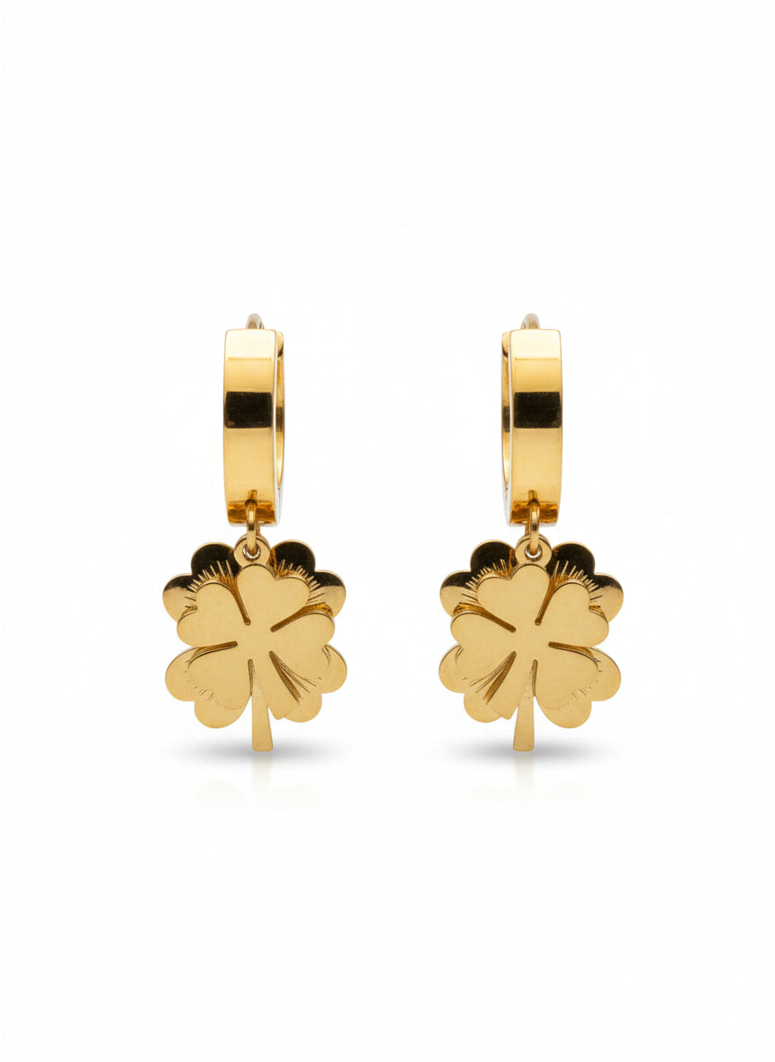 Clover Charm Hoop Earrings hoop earrings four-leaf clover motif on clean white background, product flat lay, ZARIÉ fine jewellery SÉRÉNITÉ collection