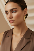 Clover Rectangle Earrings open band ring four-leaf clover motif lifestyle shot worn on model against neutral background, ZARIÉ fine jewellery SÉRÉNITÉ collection