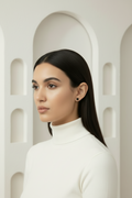 Clover Stud Earrings – Black stud earrings four-leaf clover motif lifestyle shot worn on model against neutral background, ZARIÉ fine jewellery SÉRÉNITÉ collection