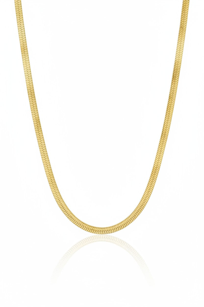 Contour Chain Necklace — Shortline fine chain necklace on clean white background, product flat lay, ZARIÉ fine jewellery HARMONIE collection