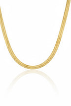 Contour Chain Necklace — Shortline fine chain necklace on clean white background, product flat lay, ZARIÉ fine jewellery HARMONIE collection