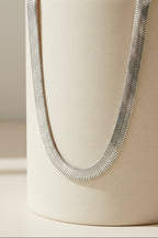Flux Chain Necklace fine chain necklace additional product view on soft beige background, ZARIÉ fine jewellery ÉLORA collection