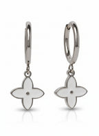 Four-Petal Hoop Earrings – Silver hoop earrings silver-tone on clean white background, product flat lay, ZARIÉ fine jewellery ÉLORA collection
