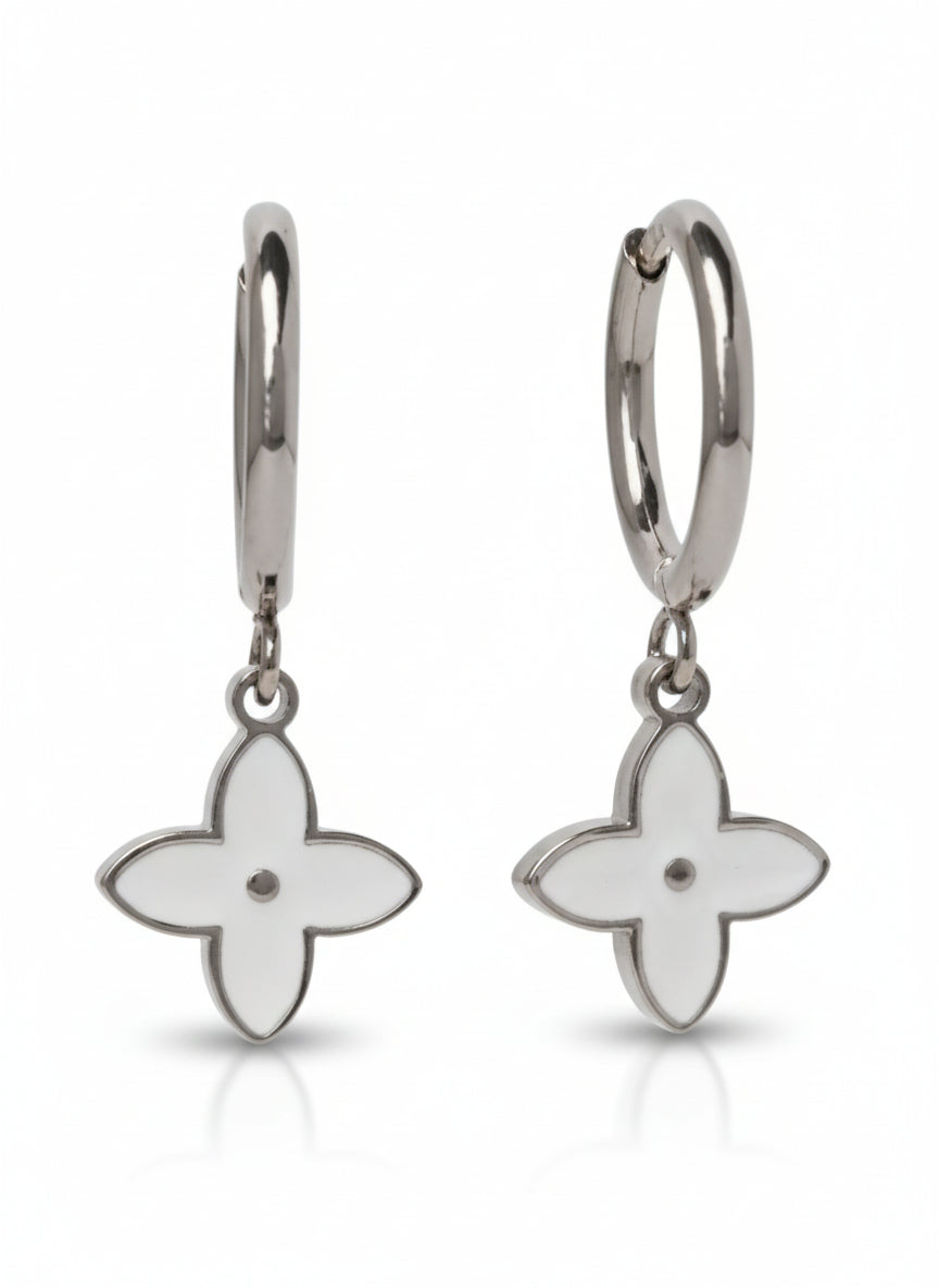 Four-Petal Hoop Earrings – Silver hoop earrings silver-tone on clean white background, product flat lay, ZARIÉ fine jewellery ÉLORA collection