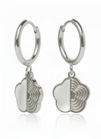 Half-Inlay Clover Hoop Earrings – Silver hoop earrings silver-tone four-leaf clover motif on clean white background, product flat lay, ZARIÉ fine jewellery ÉLORA collection