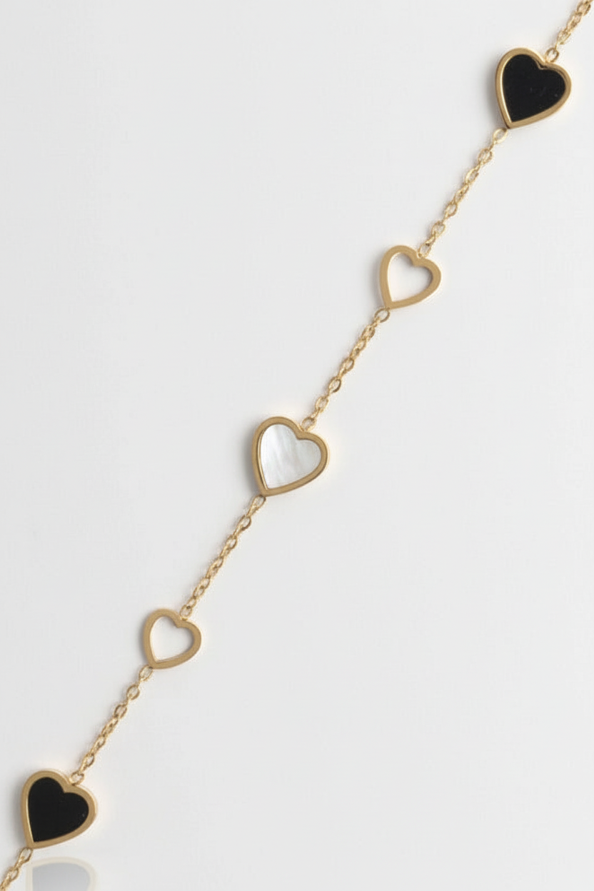 Heart Motif Chain Bracelet fine chain necklace on clean white background, product flat lay, ZARIÉ fine jewellery SÉRÉNITÉ collection