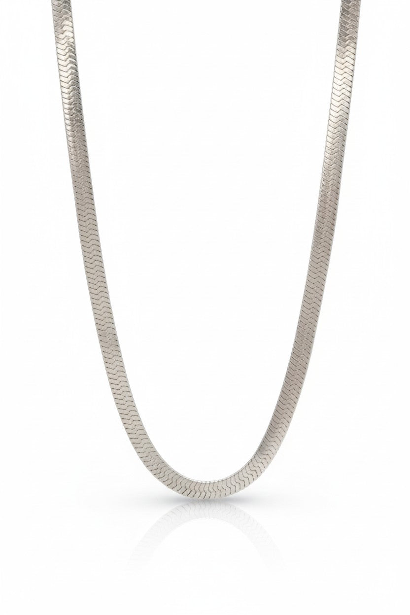 Lustre Bold Necklace — Silver fine chain necklace silver-tone on clean white background, product flat lay, ZARIÉ fine jewellery ÉLORA collection