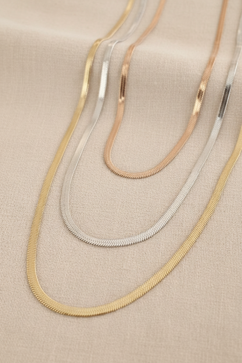 Lustre Grand Necklace fine chain necklace on clean white background, product flat lay, ZARIÉ fine jewellery HARMONIE collection