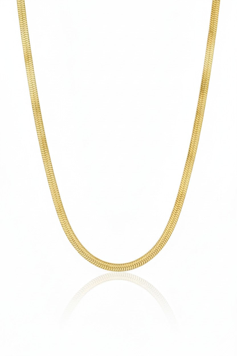 Lustre Slim Necklace fine chain necklace on clean white background, product flat lay, ZARIÉ fine jewellery SÉRÉNITÉ collection