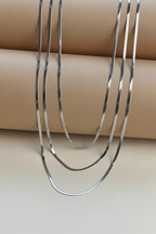 Lustre Trio Necklace fine chain necklace additional product view on soft beige background, ZARIÉ fine jewellery ÉLORA collection