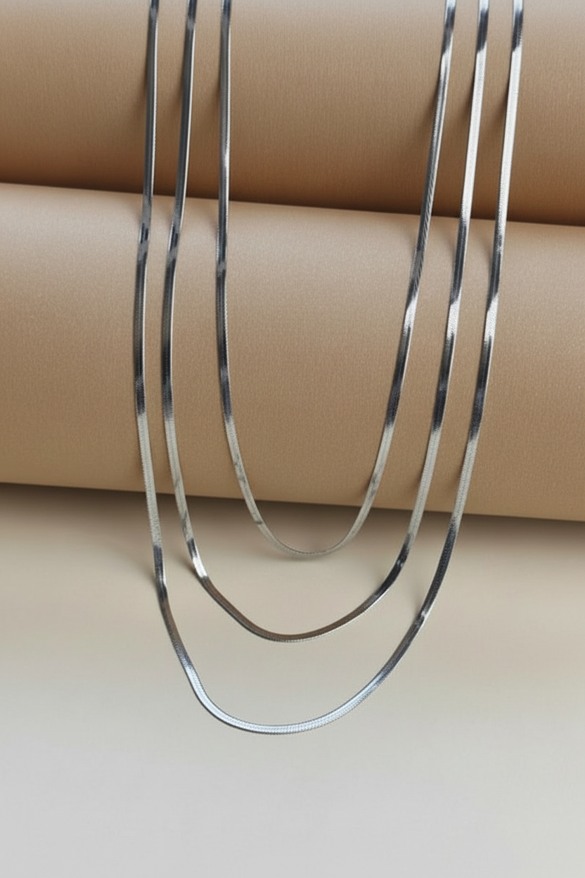 Lustre Trio Necklace fine chain necklace additional product view on soft beige background, ZARIÉ fine jewellery ÉLORA collection