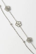 Mini Clover Chain Bracelet fine chain necklace four-leaf clover motif on clean white background, product flat lay, ZARIÉ fine jewellery ÉLORA collection