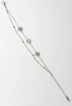 Mini Clover Chain Bracelet fine chain necklace four-leaf clover motif on clean white background, product flat lay, ZARIÉ fine jewellery ÉLORA collection