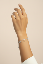 Mini Clover Chain Bracelet fine chain necklace four-leaf clover motif lifestyle shot worn on model against neutral background, ZARIÉ fine jewellery ÉLORA collection