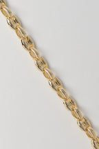 Oval Link Chain Bracelet fine chain necklace on clean white background, product flat lay, ZARIÉ fine jewellery HARMONIE collection