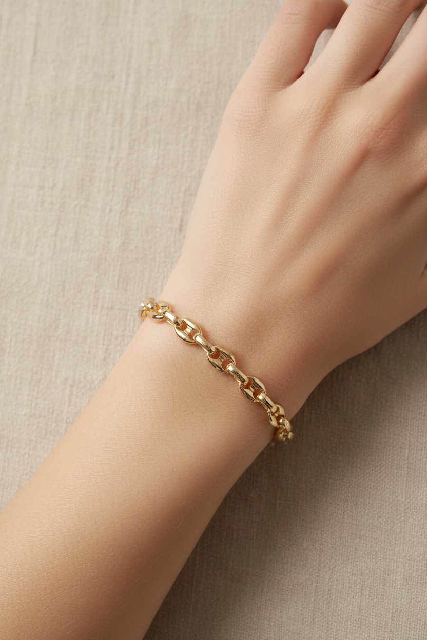 Oval Link Chain Bracelet fine chain necklace lifestyle shot worn on model against neutral background, ZARIÉ fine jewellery HARMONIE collection