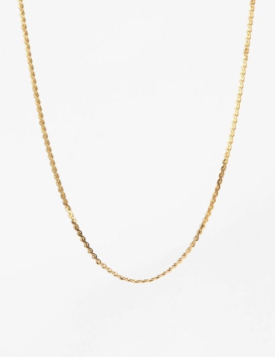 Ripple Chain Necklace fine chain necklace on clean white background, product flat lay, ZARIÉ fine jewellery SÉRÉNITÉ collection