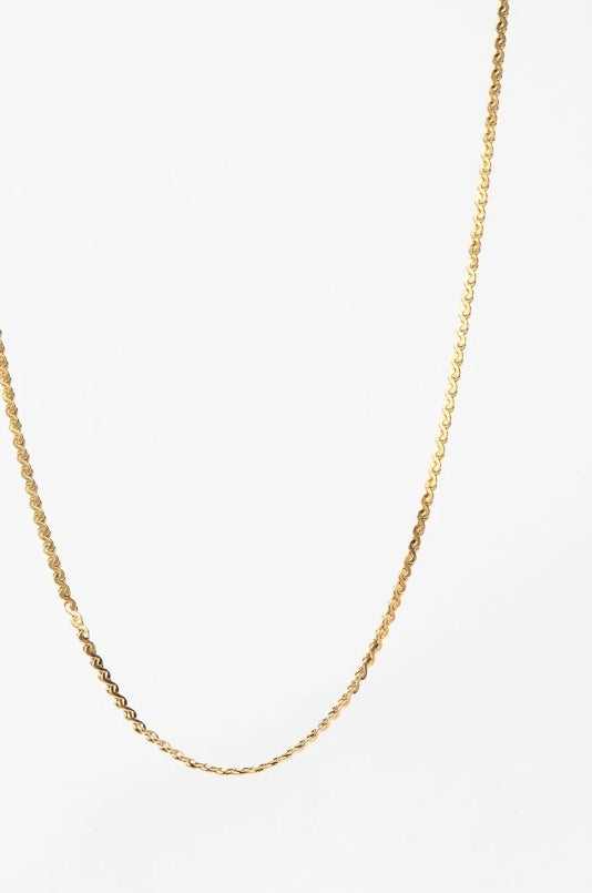 Ripple Chain Necklace fine chain necklace on clean white background, product flat lay, ZARIÉ fine jewellery SÉRÉNITÉ collection