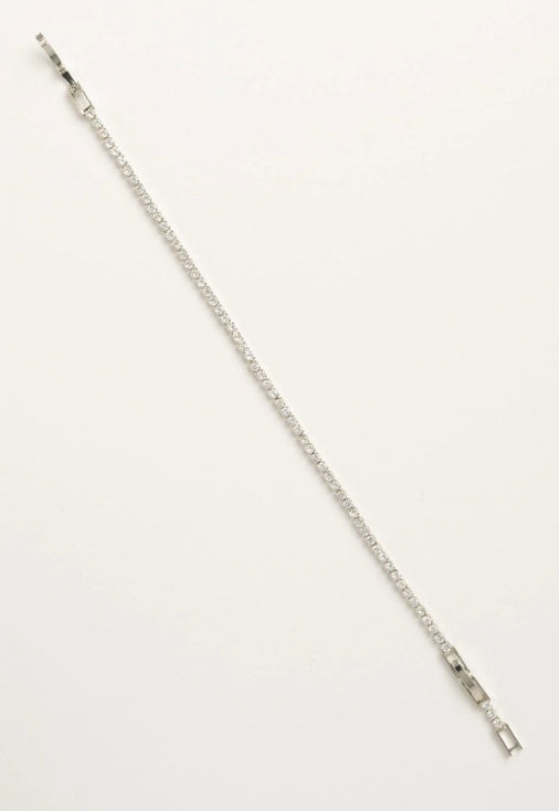 Slim Pavé Line Bracelet delicate bracelet with pavé stone setting on clean white background, product flat lay, ZARIÉ fine jewellery ÉLORA collection