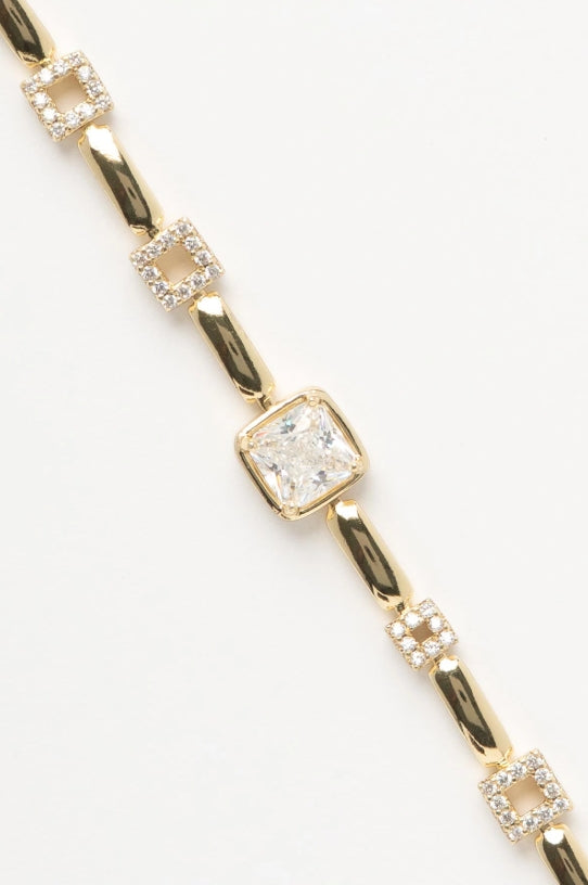 Square Link Chain Bracelet fine chain necklace on clean white background, product flat lay, ZARIÉ fine jewellery LUMIÈRE collection