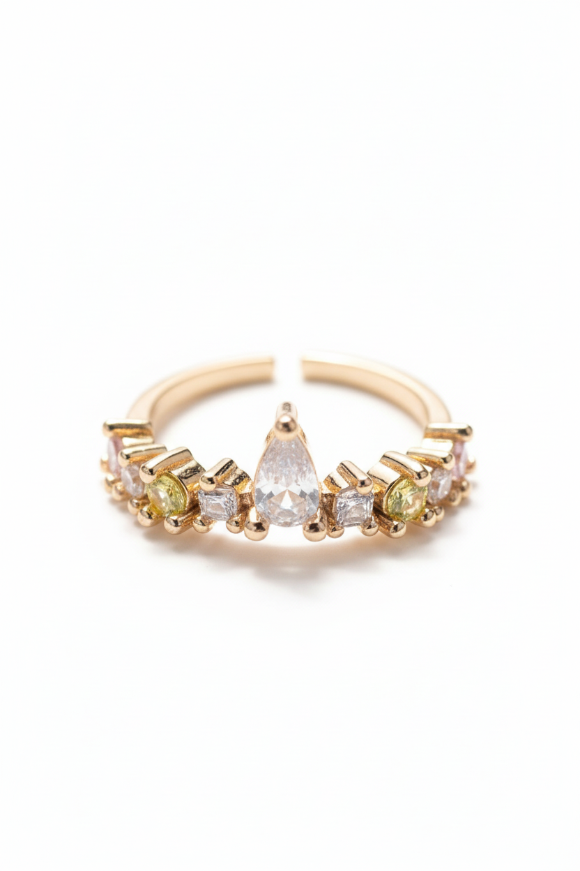 Subtle Accent Ring open band ring on clean white background, product flat lay, ZARIÉ fine jewellery RAYONNE collection